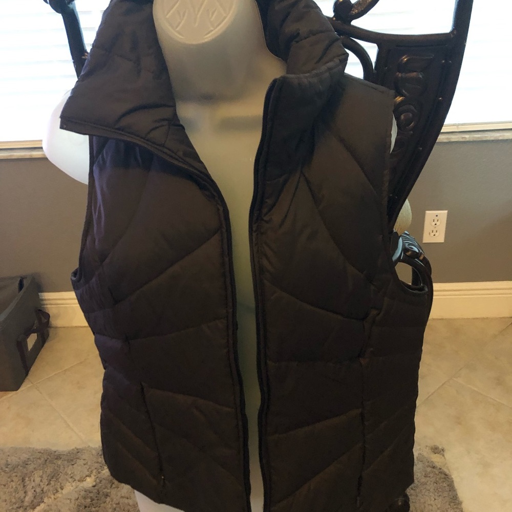 Women’s down vest, medium